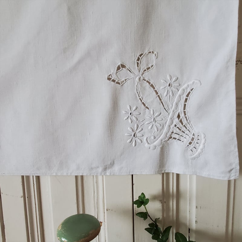 花かご手刺繍のクロス | リボンときどきネコ