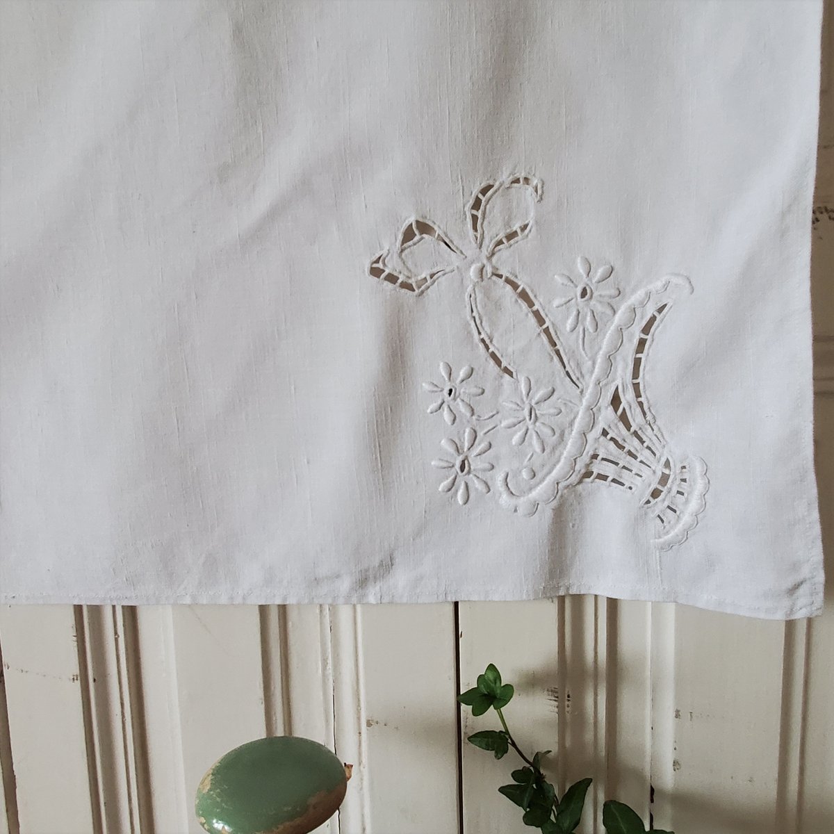 花かご手刺繍のクロス | リボンときどきネコ