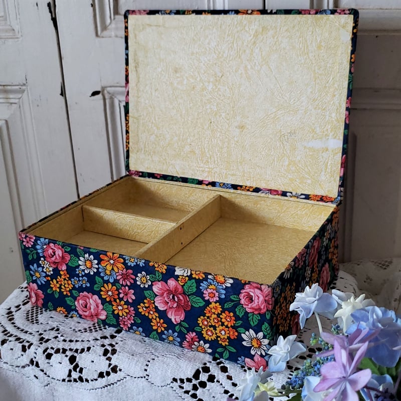 古いフランスのお裁縫箱 カルトナージュ