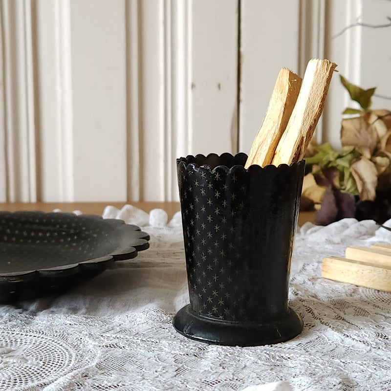 ナポレオンⅢ世様式のパピエマシェの小カップ | リボンときどきネコ