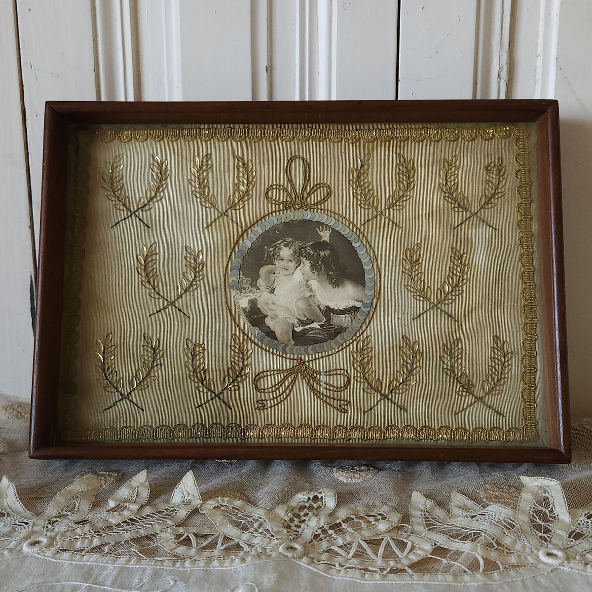 金糸刺繍が美しいドレッシングトレイ | リボンときどきネコ