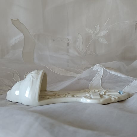 サルグミンヌ 十字架の聖水盤