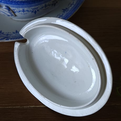 Creil et Montereau　蓋付きソーシエール Gaulois