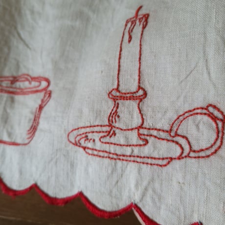 赤刺繍の棚飾り