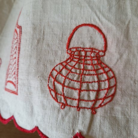 赤刺繍の棚飾り
