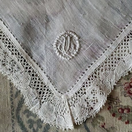 モノグラム刺繍入りシンプルハンカチ