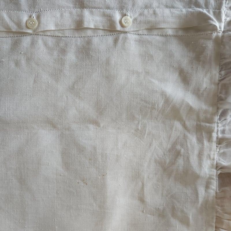 モノグラム&王冠刺繍のクッションカバー | リボンときどきネコ