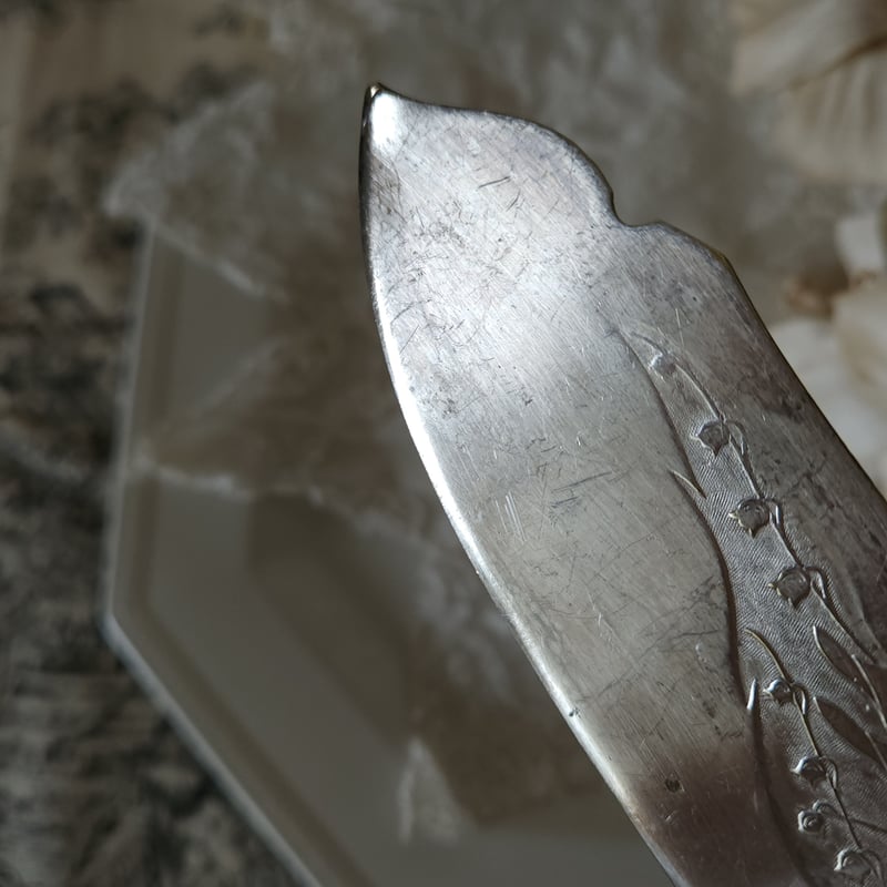 スズランレリーフのケーキナイフ | リボンときどきネコ