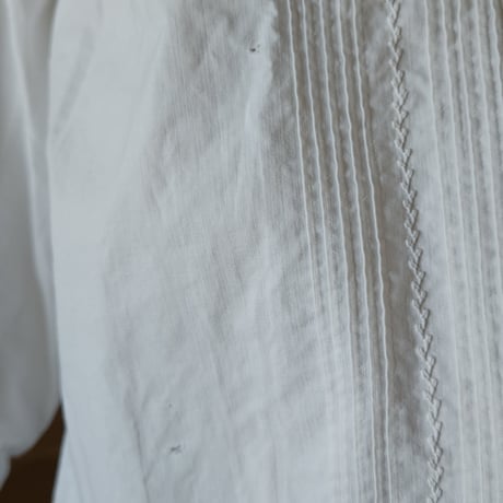 コットン長袖フリルブラウス