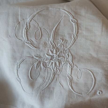 花文字イニシャル刺繍のロングピローケース