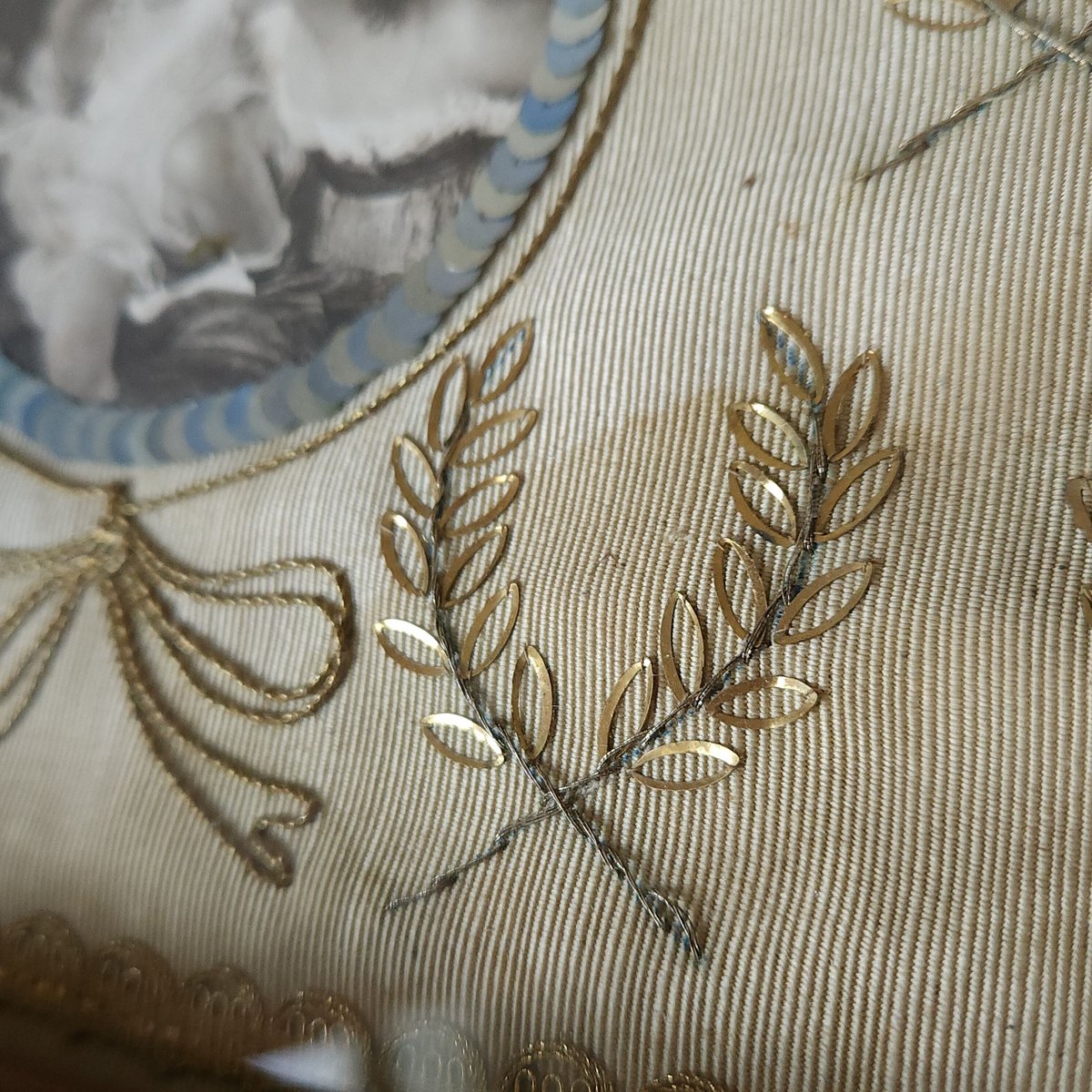 イギリス アンティーク 刺繍 ドレッシングトレイ 金糸 英国刺繍