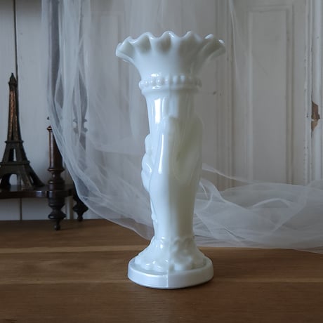 オパリングラス貴婦人の手の花瓶