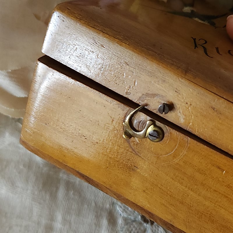 ツバメのモシュリンヌ木箱 | リボンときどきネコ