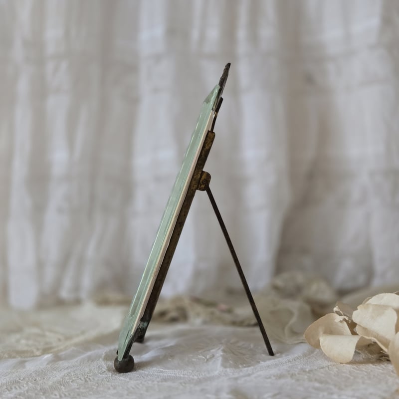 リボンモチーフのフォトスタンド カッティング厚ガラスリボンフォトスタンド | リボンときどきネコ