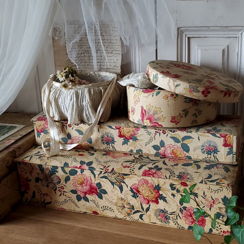 ギャラリーラファイエット 大きいカルトナージュボックス | リボン