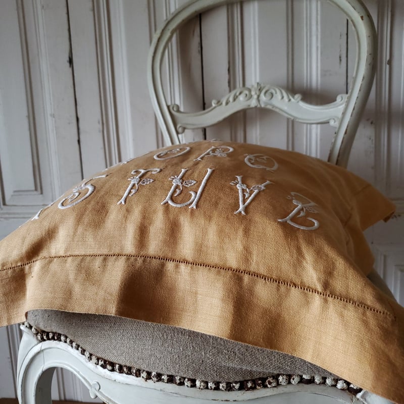 〜Sold〜★フランスアンティークGGモノグラム刺繍★リメイククッション★ Sold〜☆フランスアンティークGGモノグラム刺繍☆リメイク