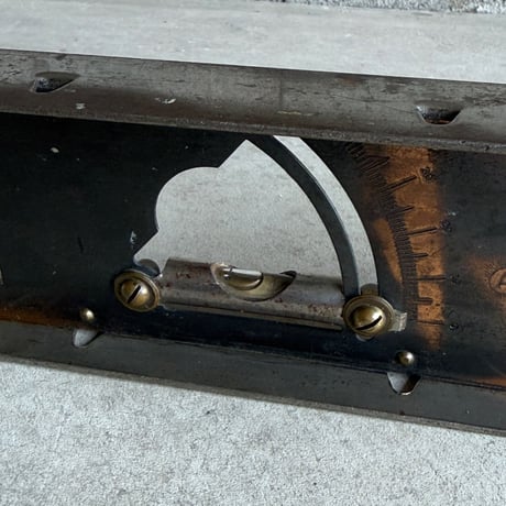 Japanned Leveler