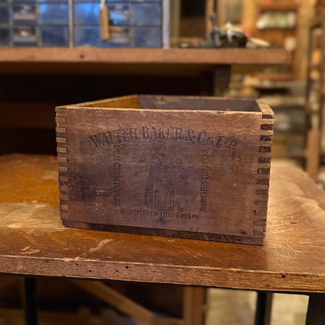 WALTER BAKER & Co. WOOD BOX