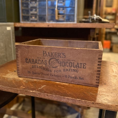 WALTER BAKER & Co. WOOD BOX
