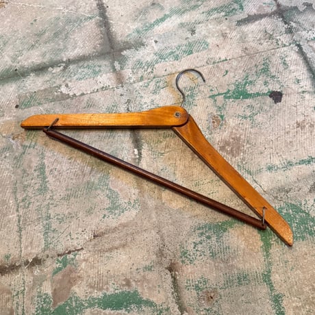 Folding Hanger