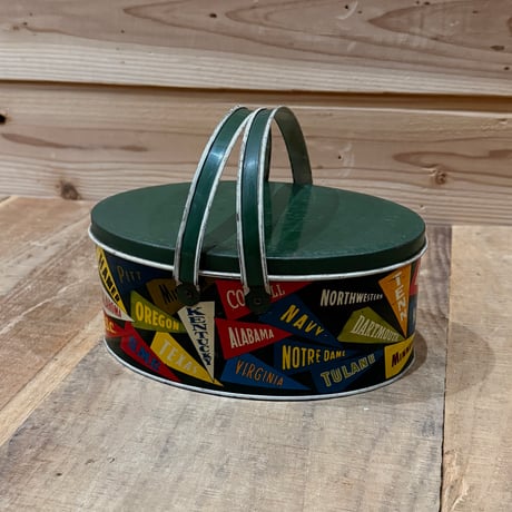 美品 カレッジペナント ヴィンテージ BOX 40’~50’ TinCAN College Pennant Steel Box｜鍵付きのカレッジペナントボックス