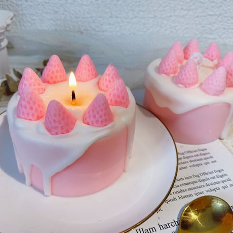 strawberrycake Candle