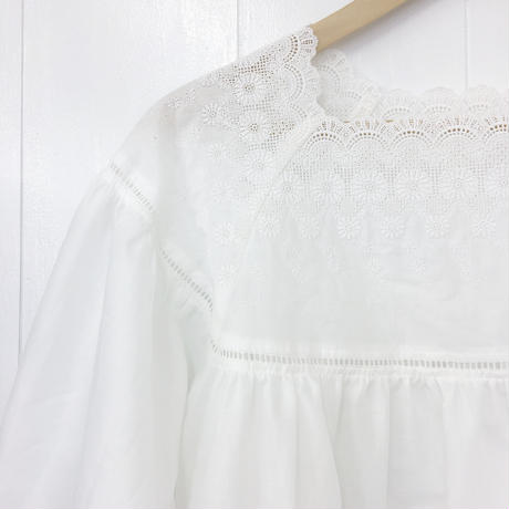 point de Japon / Square Neck Gathered Top / Off White
