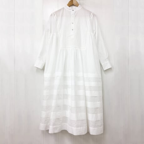 point de Japon / Band Collar Pintuck Gathered Dress / Off White