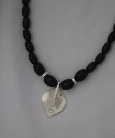 Onyx laceleaf necklace(MA-N-58)