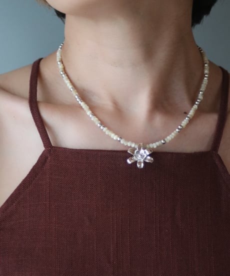 Flower×Mother of pearl short necklace(MA-N-48)