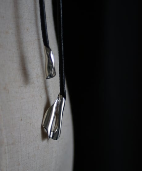 Leather leaf choker （MA-N-57)