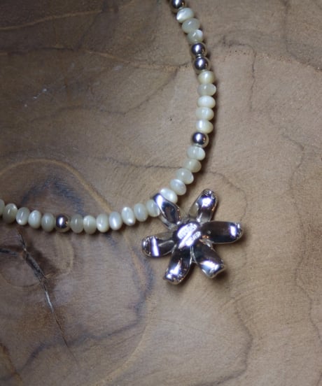 Flower×Mother of pearl short necklace(MA-N-48)