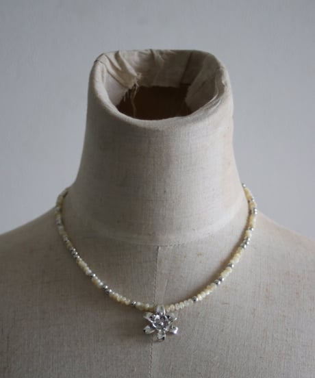 Flower×Mother of pearl short necklace(MA-N-48)