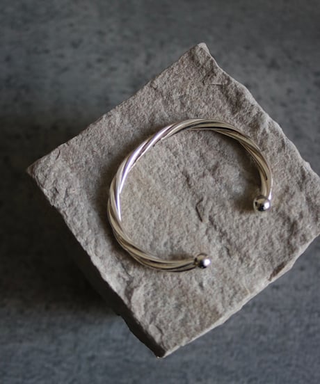 Twist  bangle (MA-B-02)