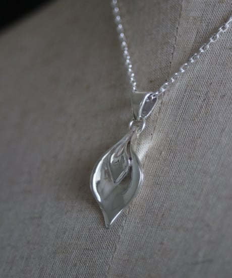 Calla lily necklace(MA-N-61)