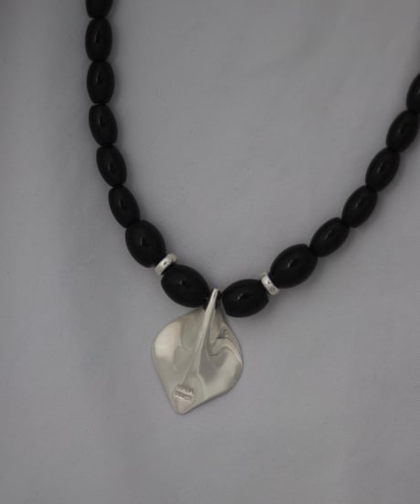 Onyx calla lily necklace(MA-N-59)
