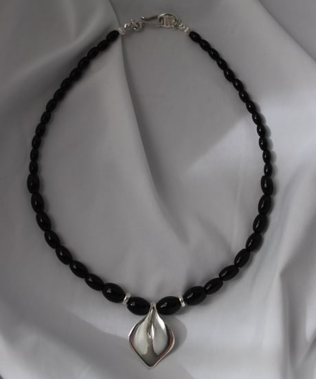 Onyx laceleaf necklace(MA-N-58)
