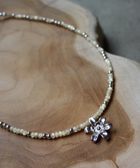Flower×Mother of pearl short necklace(MA-N-48)
