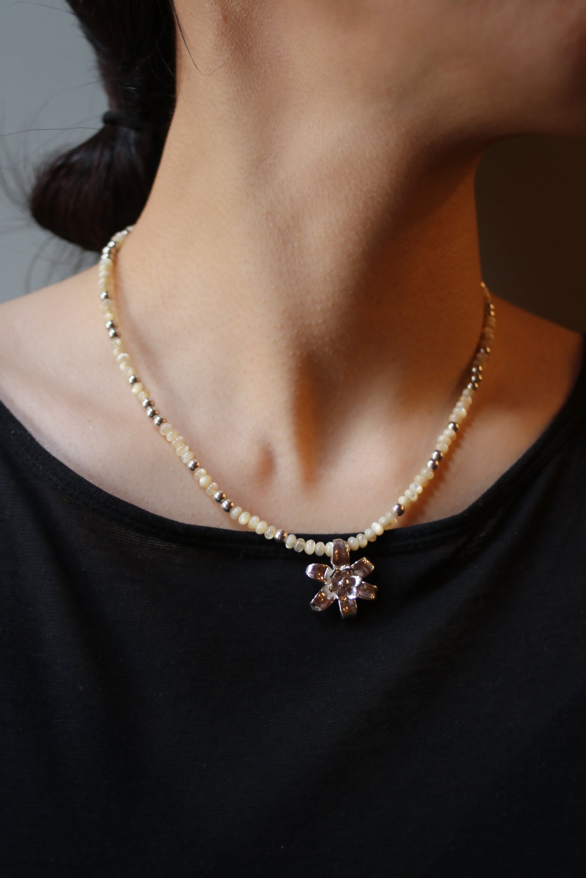 Flower×Mother of pearl short necklace(MA-N-48)