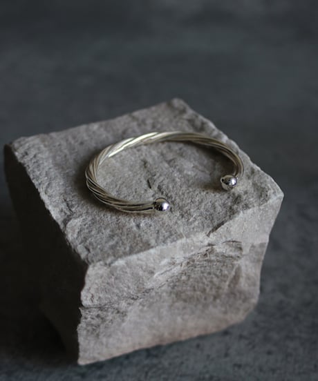 Twist  bangle (MA-B-02)