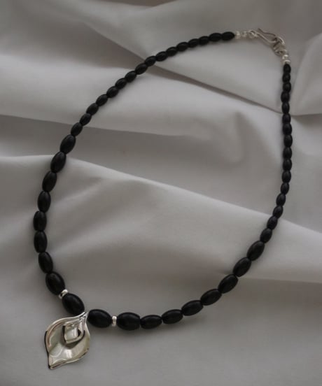 Onyx calla lily necklace(MA-N-59)