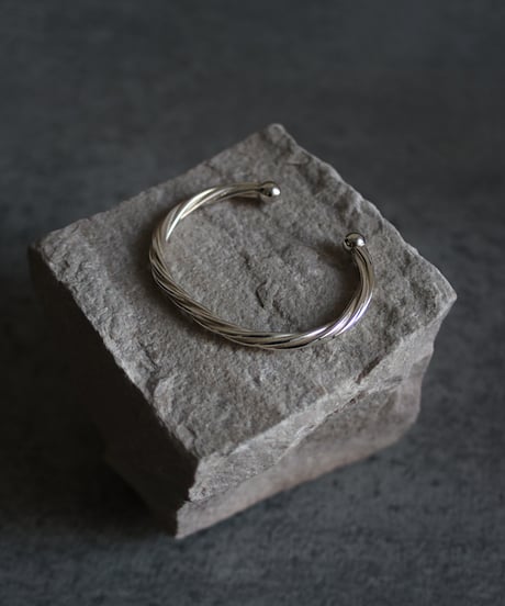 Twist  bangle (MA-B-02)