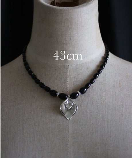 Onyx calla lily necklace(MA-N-59)
