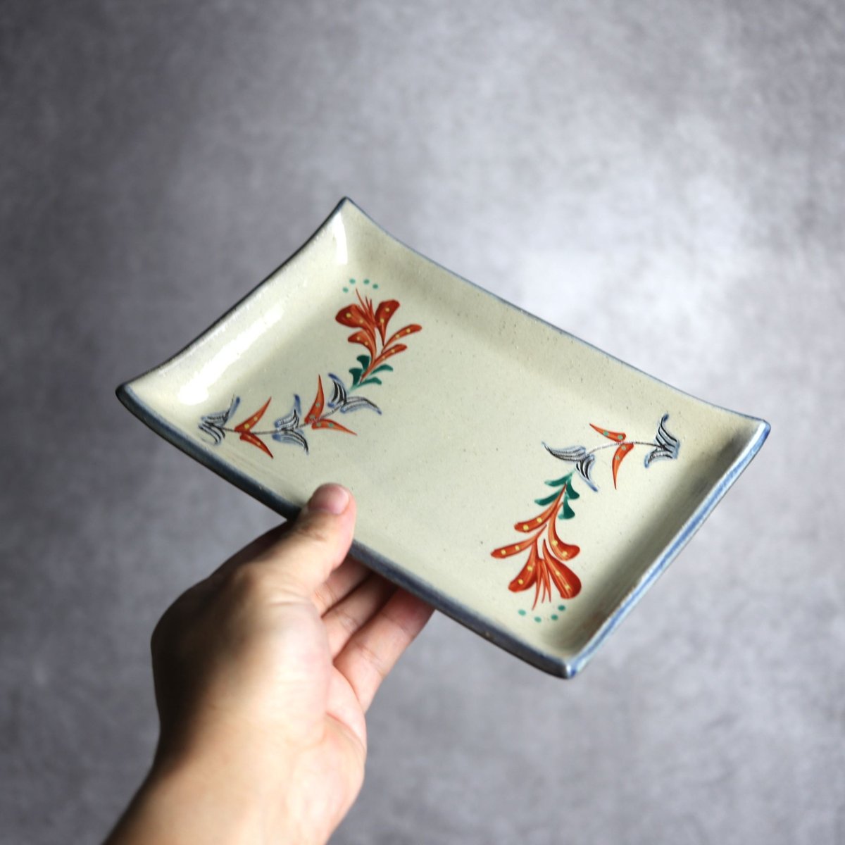 7001286 赤絵ﾃﾞｲｺﾞ 長角皿 13×20 やちむん 陶器 陶眞窯 | MADE IN