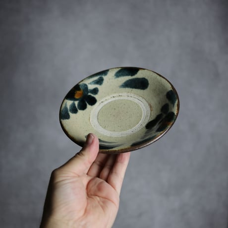 4.5寸皿1S 飴 呉須釉 菊花唐草 やちむん 陶器 北窯 松田共司工房:7004005