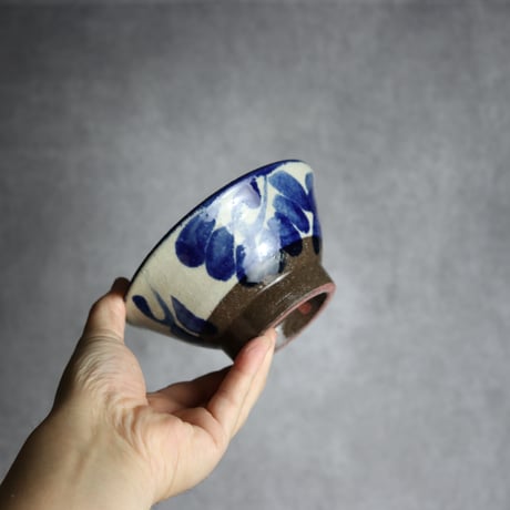 4.5寸マカイ1 呉須 菊花唐草 やちむん 陶器 漂窯:7010025
