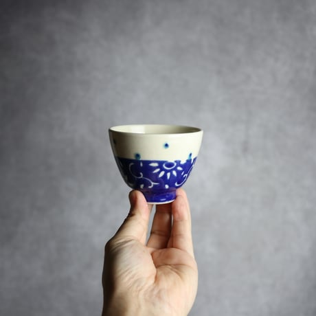 丸湯呑 呉須釉 唐草 やちむん 陶器 高江洲陶磁器:7205036