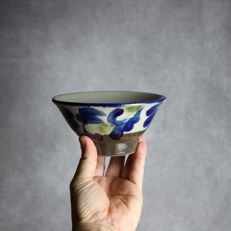 4.5寸マカイ2 呉須 緑釉 菊花唐草 やちむん 陶器 漂窯:7010025