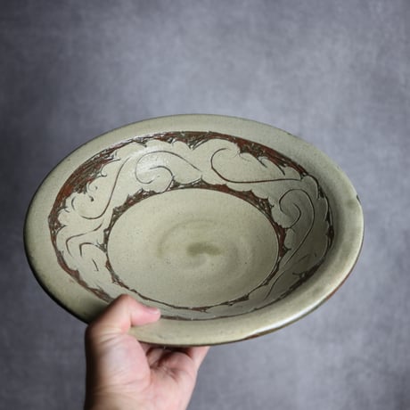 尺皿1 白釉 線彫掻落 唐草 やちむん 陶器 北窯 宮城正享工房 ※重い:7005062