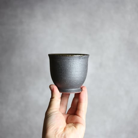 裾付き湯呑S1 黒釉 やちむん 陶器 陶と厨子甕 ひ窯:7029039